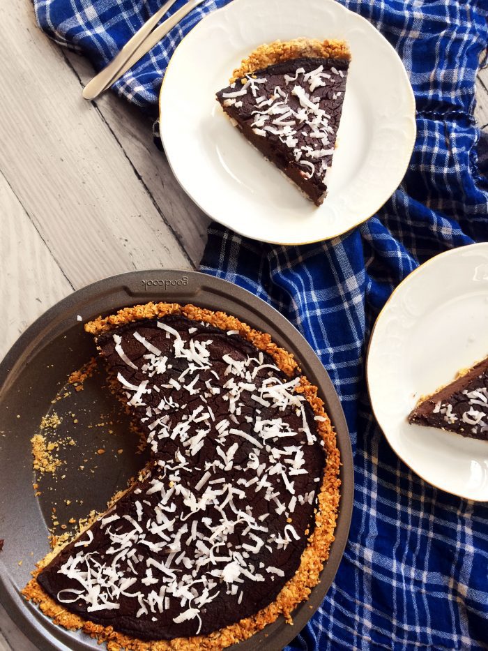 vegan chocolate pie with oat crust
