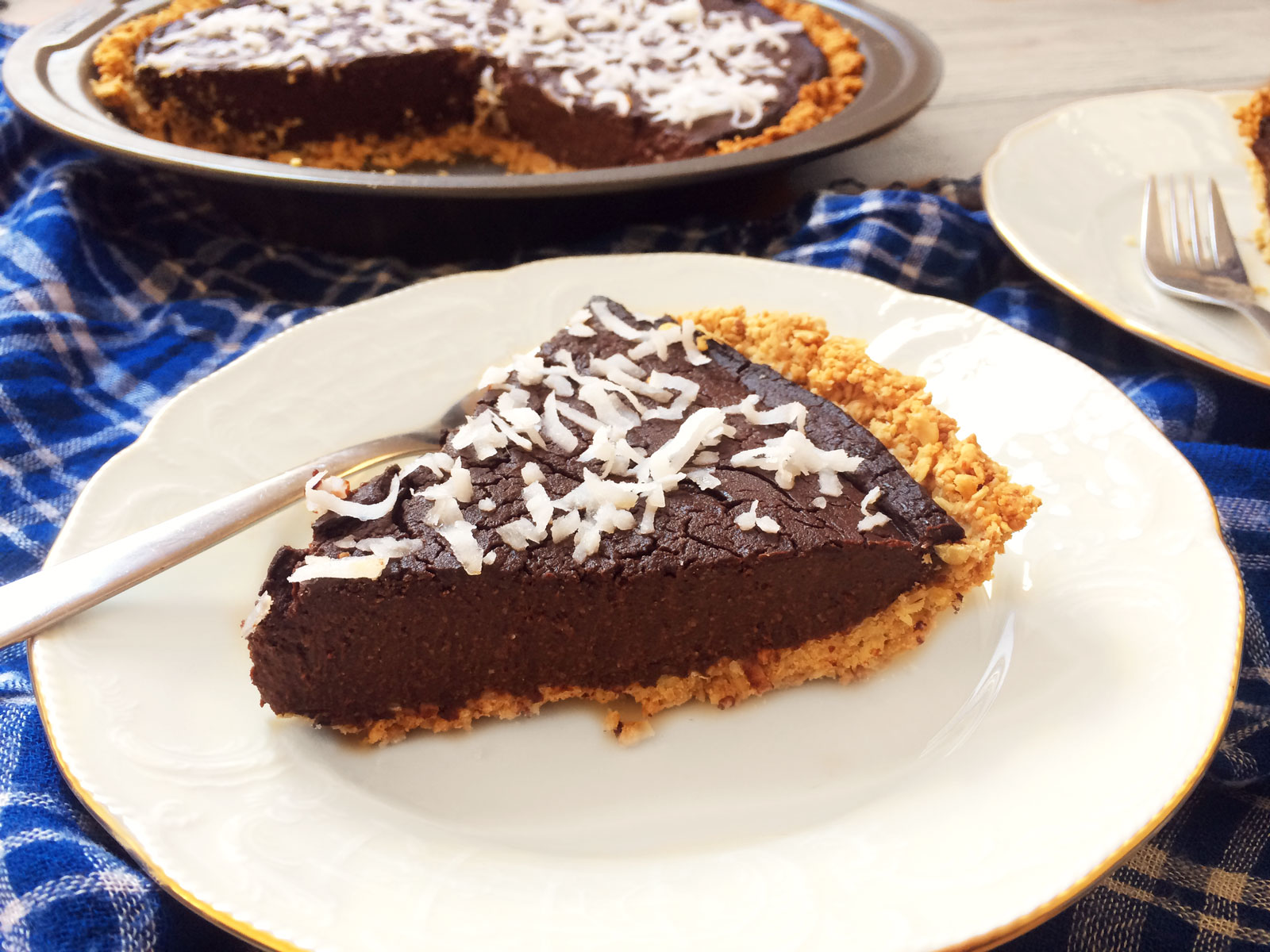 vegan chocolate pie with oat crust