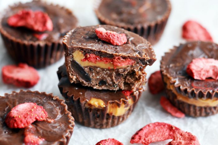 RAW CHOCOLATE, PEANUT BUTTER & STRAWBERRY CUPS