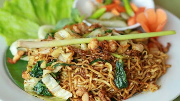 Easy Indonesian Fried Noodles - vegan Indonesian recipes