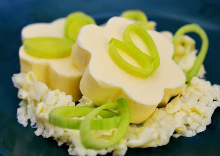 flower shaped butter with onions